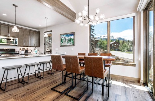 Wildernest Condo | Treehouse Village Lodge: Modern Condo with Panoramic Mountain Views, Hot Tub, Garage & Gas Fireplace