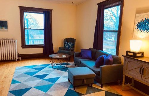 Powderhorn Apartment | Treetop Apartment in the Heart of MPLS