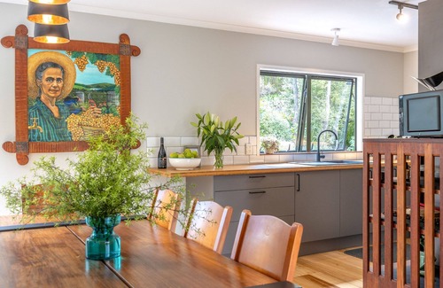 Omiha House | Treetop Escape | Stay Waiheke