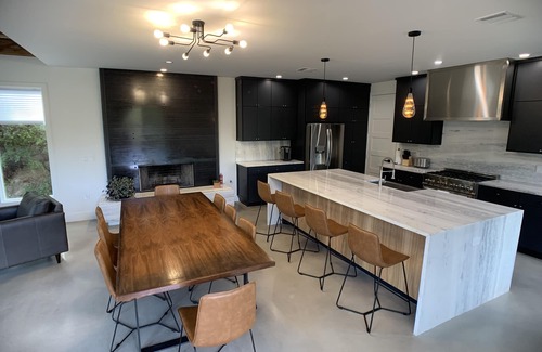 Apache Shores Villa | Treetop Modern Oasis Lakeway