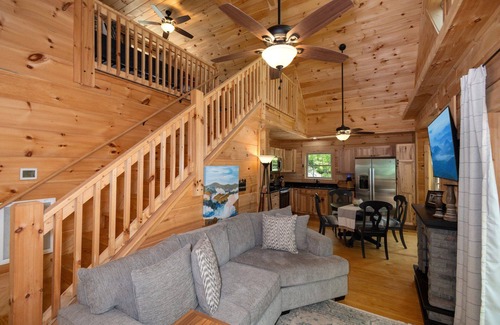 Beech Mountain Cabin | Treetop Retreat - New Cabin, under 2 miles from Beech Ski