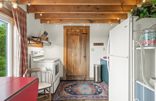 Helmsburg Cabin | Treetop Retreat