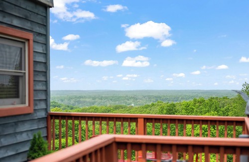 Helmsburg Cabin | Treetop Retreat
