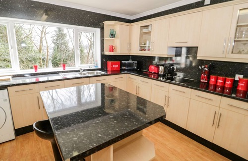 Rhos on Sea Apartment | TREETOPS, pet friendly, character holiday cottage in Rhos-On-Sea
