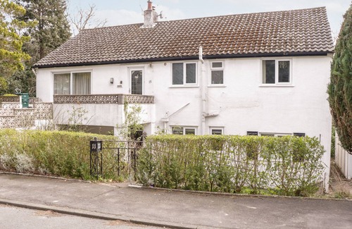 Rhos on Sea Apartment | TREETOPS, pet friendly, character holiday cottage in Rhos-On-Sea