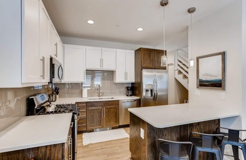Georgetown House | Trekker Townhome/Mountain Charm/New Floors!