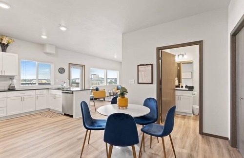 South Perry District Apartment | Trendy 2 Bed 2 Bath Near Perry Dist and Downtown!