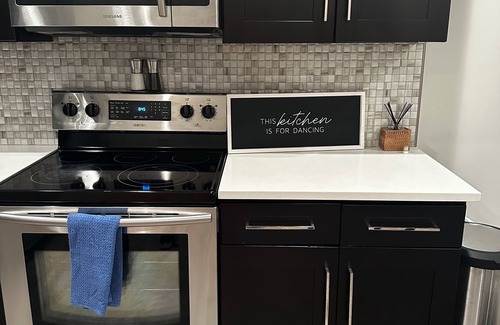 Fairmount Condo | Trendy 2 bedroom/2 bathroom in Francisville with a rooftop