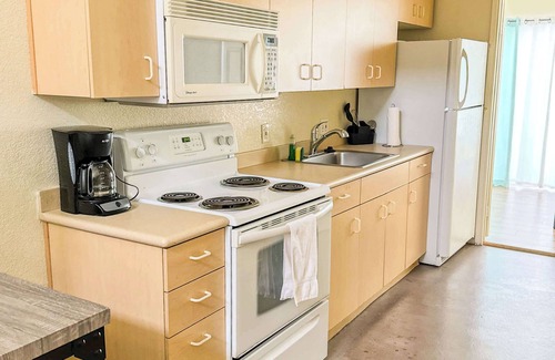 Cortez Hill Apartment | Trendy 2 level Loft Downtown parking incl.