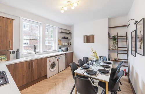 Hackney House | Trendy 3-Bedroom Hackney Pad