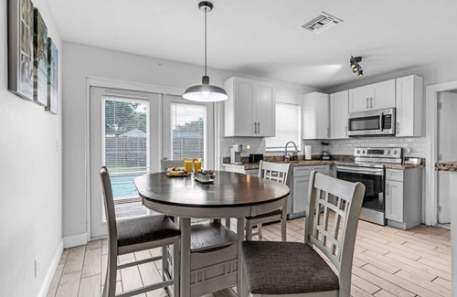 Driftwood House | Trendy Family Home -Heated Pool