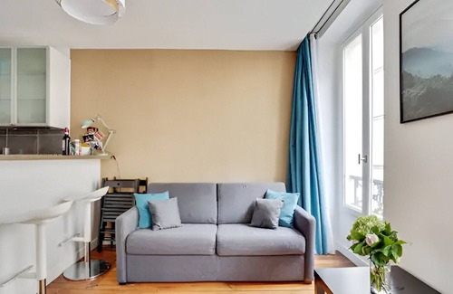 Quartier de la Porte-Saint-Denis Apartment | Trendy Marais district air-conditioned 2 bedrooms