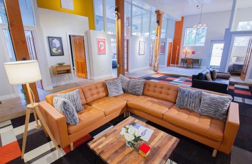 Cole House | Trendy Modern Loft in Rino Art District