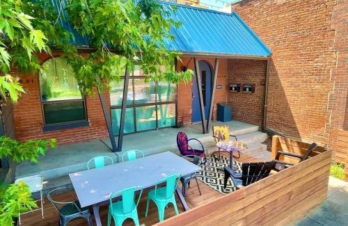 Cole House | Trendy Modern Loft in Rino Art District