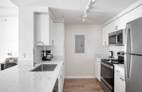 North Bethesda Apartment | Trendy North Bethesda 2BR w/W/D, Pool & Gym, nr Metro, by Blueground