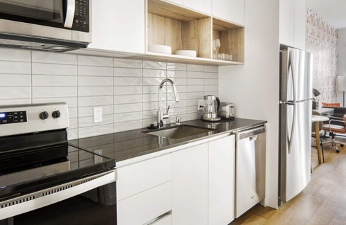 Silver Lake Apartment | Trendy Silverlake Studio w/ W/D, Pool & Gym, nr stadium, by Blueground