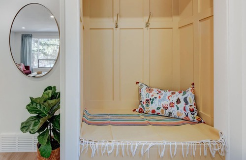 Highland Park House | Trendy & Spacious Suite with 2 BIKES to ride!