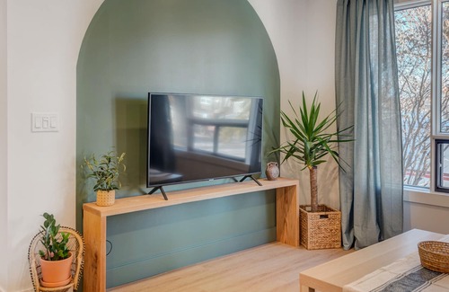 Highland Park House | Trendy & Spacious Suite with 2 BIKES to ride!