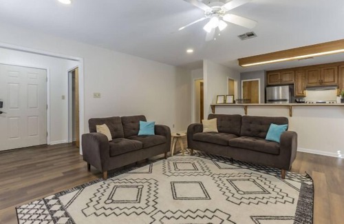 University Apartment | Trendy Urban Escape, Great Weekly & Monthly Rates!