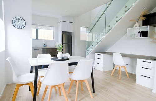 Howick House | Trendy Urban Howick Town House | Wi-Fi & Netflix