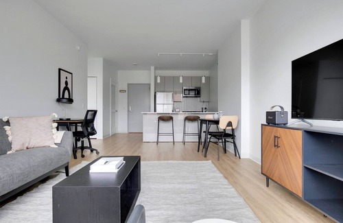 West Loop Apartment | Trendy West Loop 1BR w/Gym & Pool in heart of Greektown, by Blueground