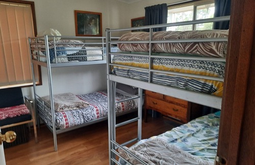 Barrys Reef House | TRENTHAM nearby! Sleeps 2-9 maximum. Family-friendly - pet-friendly.