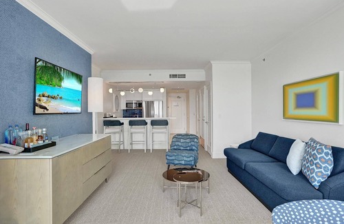 Mid Beach Apartment | Tresor Ocean One Bedroom Suite in Fontainebleau