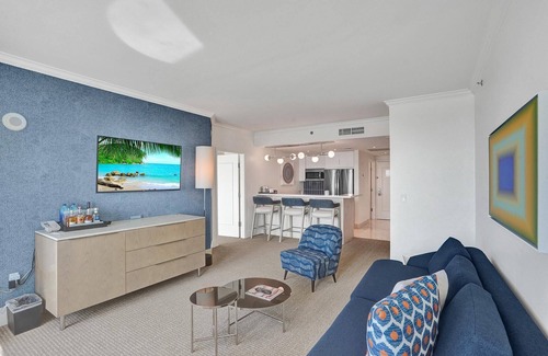 Mid Beach Apartment | Tresor Ocean One Bedroom Suite in Fontainebleau