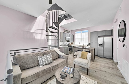 San Clemente House | Trestles Love Shack!