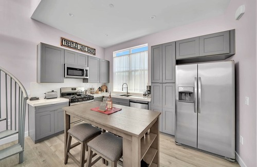 San Clemente House | Trestles Love Shack!