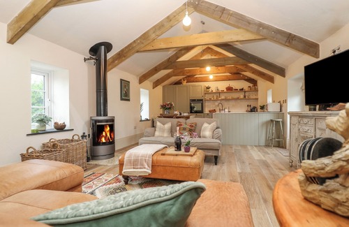 Camborne Cottage | TREVOOLE BARN, pet friendly, with open fire in Praze-An-Beeble