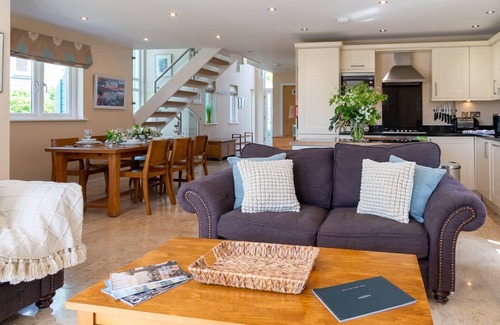 St Austell Cottage | Trewhiddle Villa 8 - a trewhiddle that sleeps 6 guests in 3 bedrooms