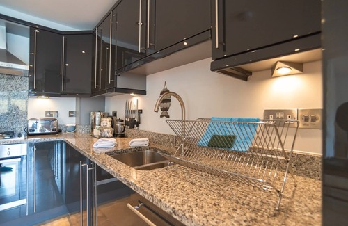 St Austell Cottage | Trewhiddle Villa 25 - a trewhiddle that sleeps 7 guests in 4 bedrooms