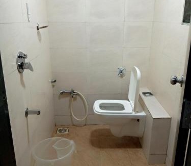 Kandiwali West Hotel | TRI HOTEL