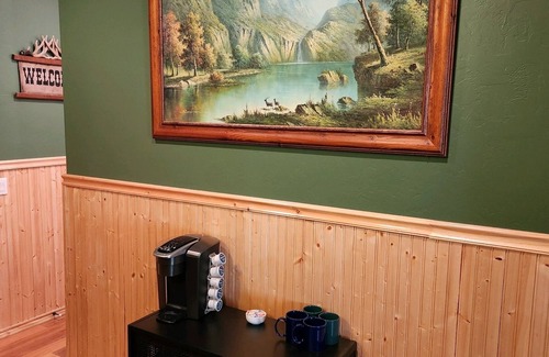 Summerhaven Cabin | Tri-level Cabin Retreat-Privacy & Views!