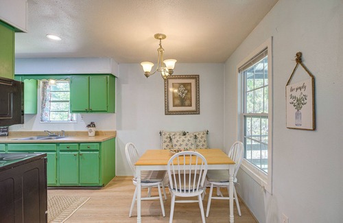 Votaw Cottage | Trinity River Cottage w/Deck + Water Views