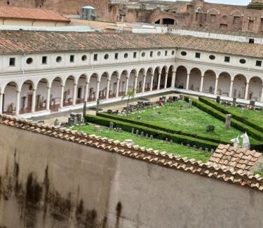 Rione XVIII Castro Pretorio House | TRIPLE big room AMAZING VIEW, for two o three person, in CENTER of ROME