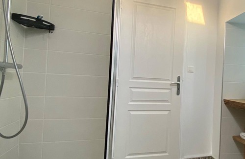 Entraygues-sur-Truyere House | Triple room-Panoramic-Wet room-Countryside view
