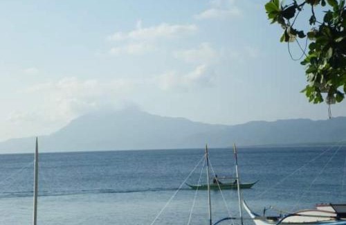 Lobo House | Triple N Homestay Beachfront House in Lobo