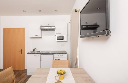 Sankt Martin House | Triple room - Mentenwirt, Pension & Apartments