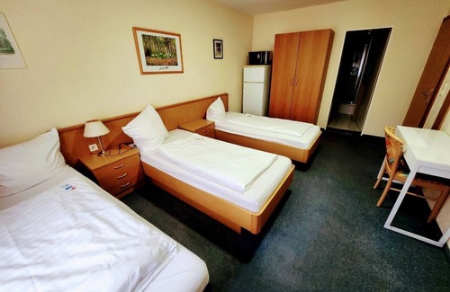 Rastatt Hotel | Triple room-Private Bathroom