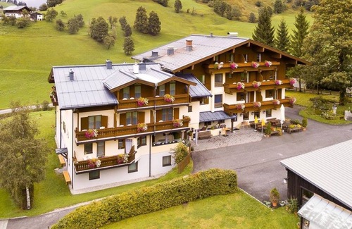 Maria Alm am Steinernen Meer House | Triple room, shower, WC, mountain side - Hotel Sportalm Hintermoos