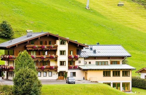 Maria Alm am Steinernen Meer House | Triple room, shower, WC, mountain side - Hotel Sportalm Hintermoos