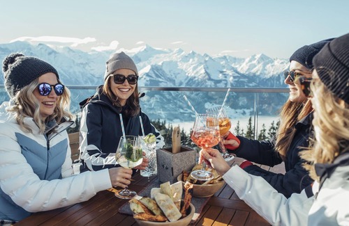 Kaprun Cottage | Triple room with balcony and mountain view - Frühstückspension Monika