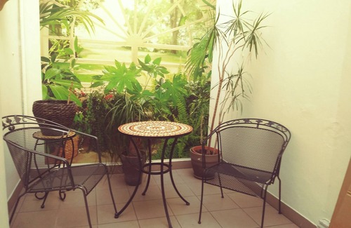 Hamburg City Center Apartment | Triple room with bathroom/WC on the floor