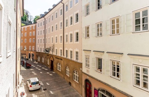 City Centre Salzburg House | Triple room with breakfast - Hotel Trumer Stube