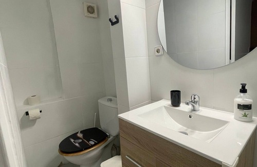 Arganda del Rey Hotel | Triple Superior - Balcón Calle el Pilar - Mini Cocina-bańo Privado