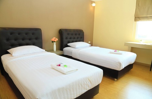 Lat Sawai Hotel | Triple Trees