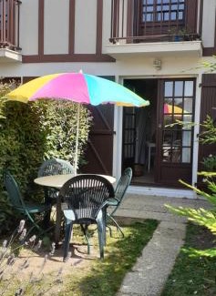Courseulles-sur-Mer House | Triplex avec jardinet - wifi - à 400m de la plage