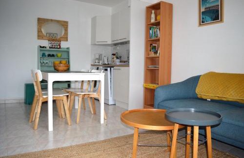 Courseulles-sur-Mer House | Triplex avec jardinet - wifi - à 400m de la plage